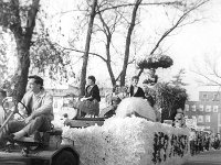 1960102004  - The Queen's Float   -  Illinois State U. - Normal IL