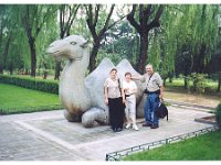 2001 06 j41 Darla-Betty-Darrel-Ming Tombs - Beijing : Darla Hagberg