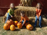 2010105100 Pumpkin Farm - Wapalo IA : Isabella Jones,Angela Jones,Alexander Jones