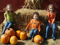 2010105103 Pumpkin Farm - Wapalo IA : Isabella Jones,Alexander Jones,Angela Jones