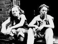 1944071001 Helen & Laura DeClerck