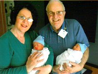 2008059005 Jeanne-Mike OBrien with Twins