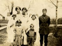 1923045001 Front-Goldie-Joe  Back-Mary-Stella-Veronica-Alice-Frank DeCastecker-East Moline