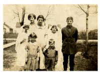 1923045001a 4x6 Front-Goldie-Joe  Back-Mary-Stella-Veronica-Alice-Frank DeCastecker-East Moline