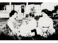 1914051002 Christine-Beda-Ester-Hilma Thornbloom - about 1914-1915