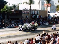 1984011052 Darrel-Betty-Darla Hagberg - Rose Bowl Parade CA