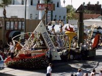 1984011059 Darrel-Betty-Darla Hagberg - Rose Bowl Parade CA