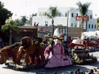 1984011067 Darrel-Betty-Darla Hagberg - Rose Bowl Parade CA