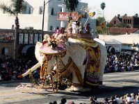 1984011070 Darrel-Betty-Darla Hagberg - Rose Bowl Parade CA
