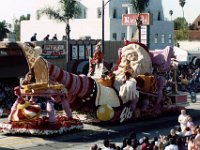 1984011076 Darrel-Betty-Darla Hagberg - Rose Bowl Parade CA