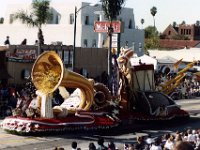 1984011077 Darrel-Betty-Darla Hagberg - Rose Bowl Parade CA