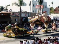1984011079 Darrel-Betty-Darla Hagberg - Rose Bowl Parade CA