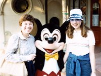 1984011106 Darrel-Betty-Darla Hagberg - Disneyland CA