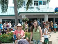 2008078123  Betty-Darrel Hagberg Darla-Angela-Isabella-Alexander Jone Sea World