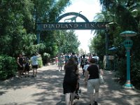 2008078381  Betty-Darrel Hagberg Darla-Angela-Isabella-Alexander Jones Disneys Animal Kingdom