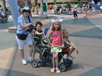 2011061901 Angela-Isabella-Alexander Jones - Disney World - Buena Vista FL